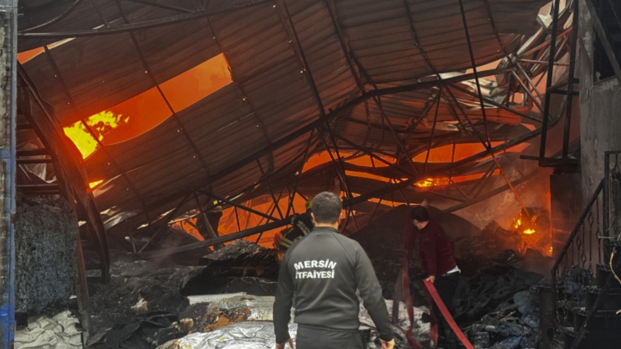 Mersin’de geri dönüşüm tesisinde yangın paniği