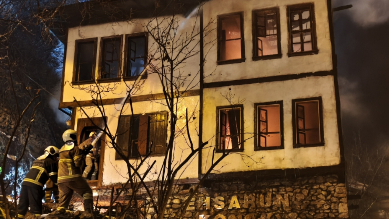 Safranbolu’da 200 yıllık tarihi konak alevlere teslim oldu