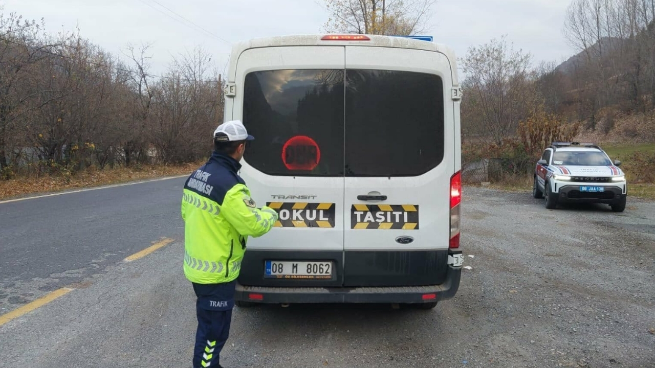 Artvin’de okul çevreleri ve servis araçlarına sıkı denetim