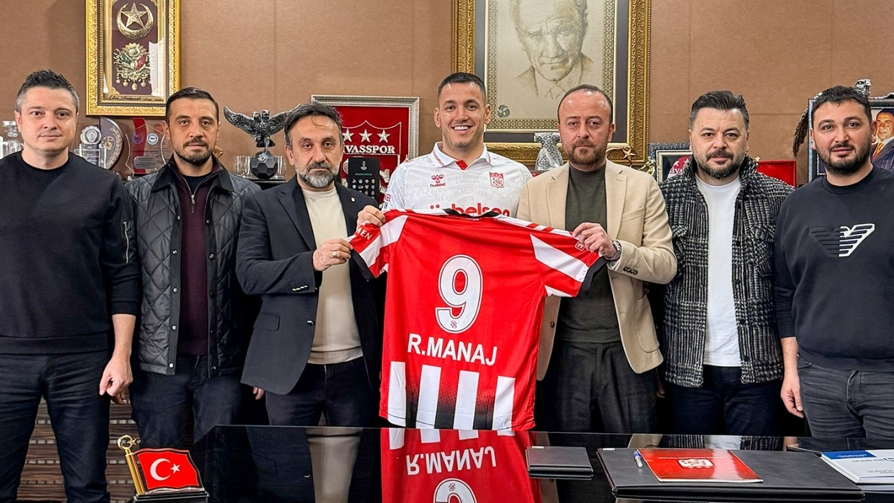 Sivasspor eski golcüsünü geri getirdi Rey Manaj yeniden Sivasspor’da