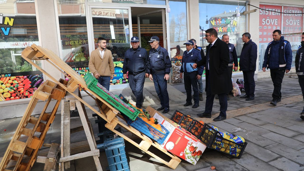 Kars Belediyesi’nden kaldırım işgallerine karşı denetim