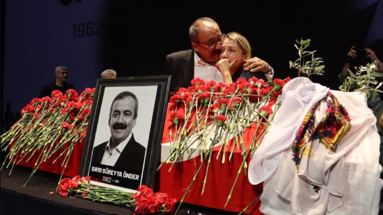 Sırrı Süreyya Önder, son yolculuğuna uğurlanıyor
