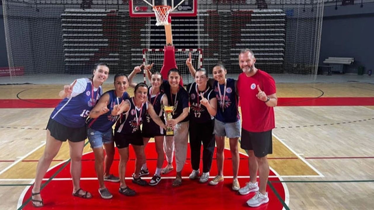 Antalya Büyükşehir Basketbol Yerel Lig'de şampiyon oldu