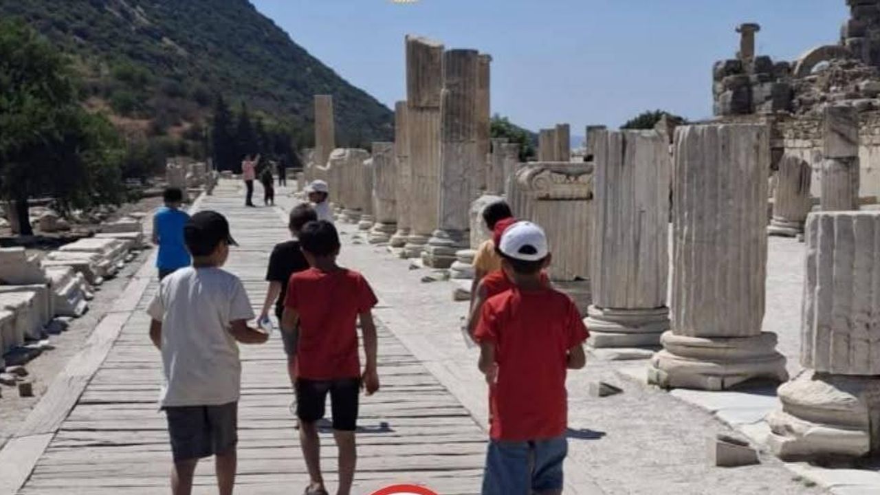Koruma altındaki çocuklara tarih ve doğa gezisi: Efes ve Pamukkale'ye anlamlı gezi