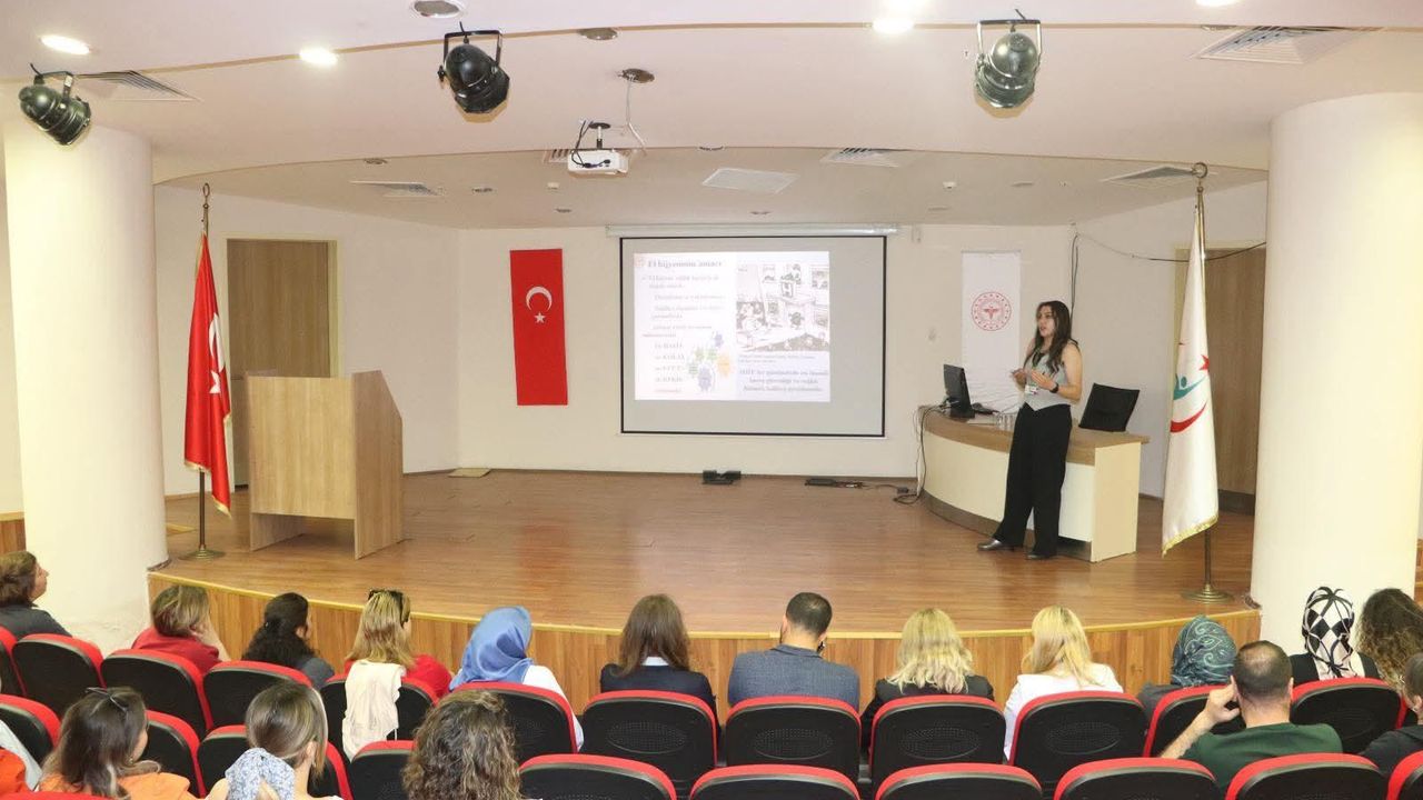 Kars Harakani Devlet Hastanesi’nde el hijyeni eğitimi düzenlendi
