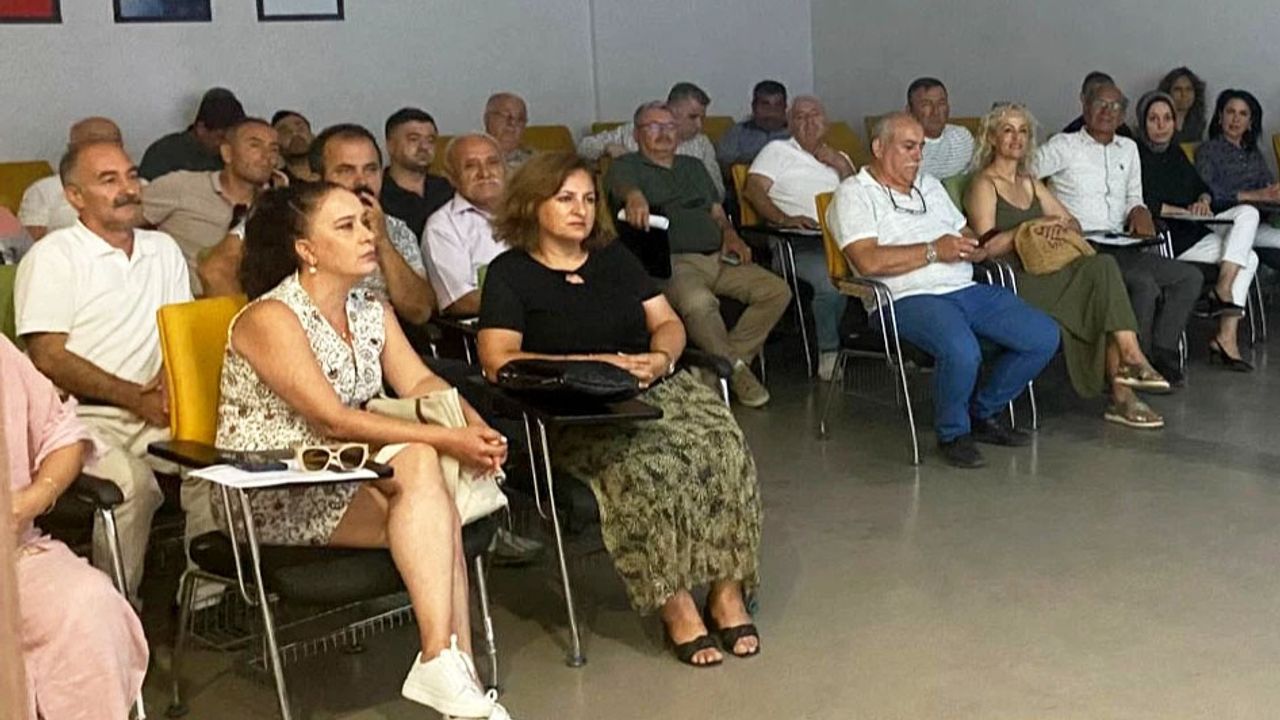 Antalya Muratpaşa'da muhtarlara tebligat yazma eğitimi