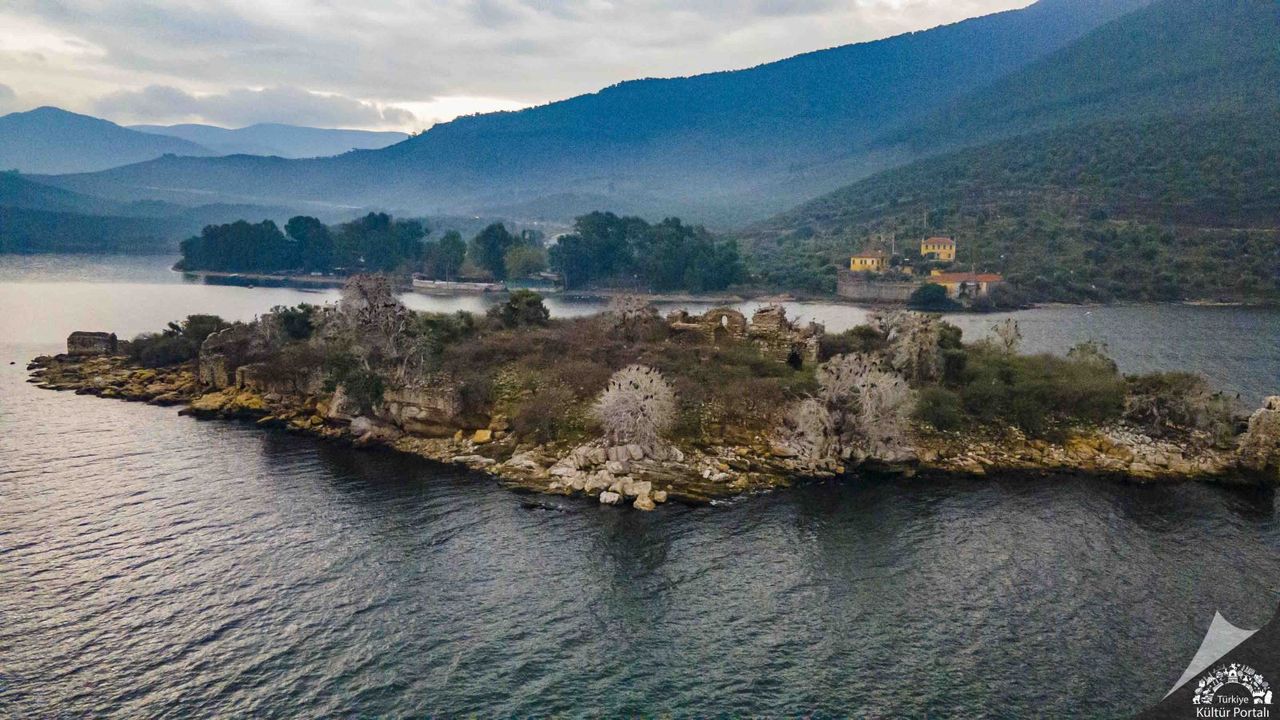 Bafa Gölü'nde su çekilmesi ve kirlilik endişelendiriyor
