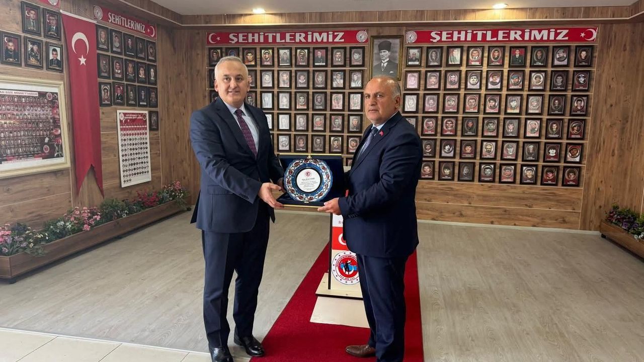 Genel Müdür Yardımcısı Ahmet Türköz'den Kars Şehit ve Gaziler Derneği’ne ziyaret