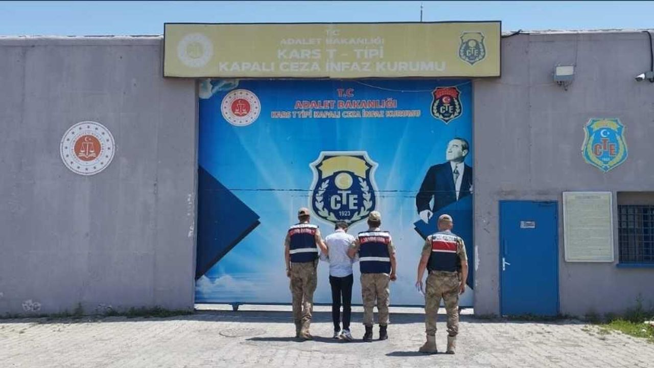 Kars’ta hakkında 6 yıl 8 ay hapis cezası bulunan şahıs jandarmadan kaçamadı