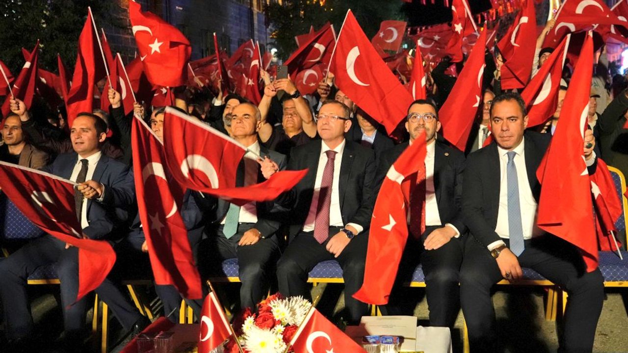 15 Temmuz Demokrasi ve Millî Birlik Günü'nün yıldönümünde Karslılar tek yürek oldu