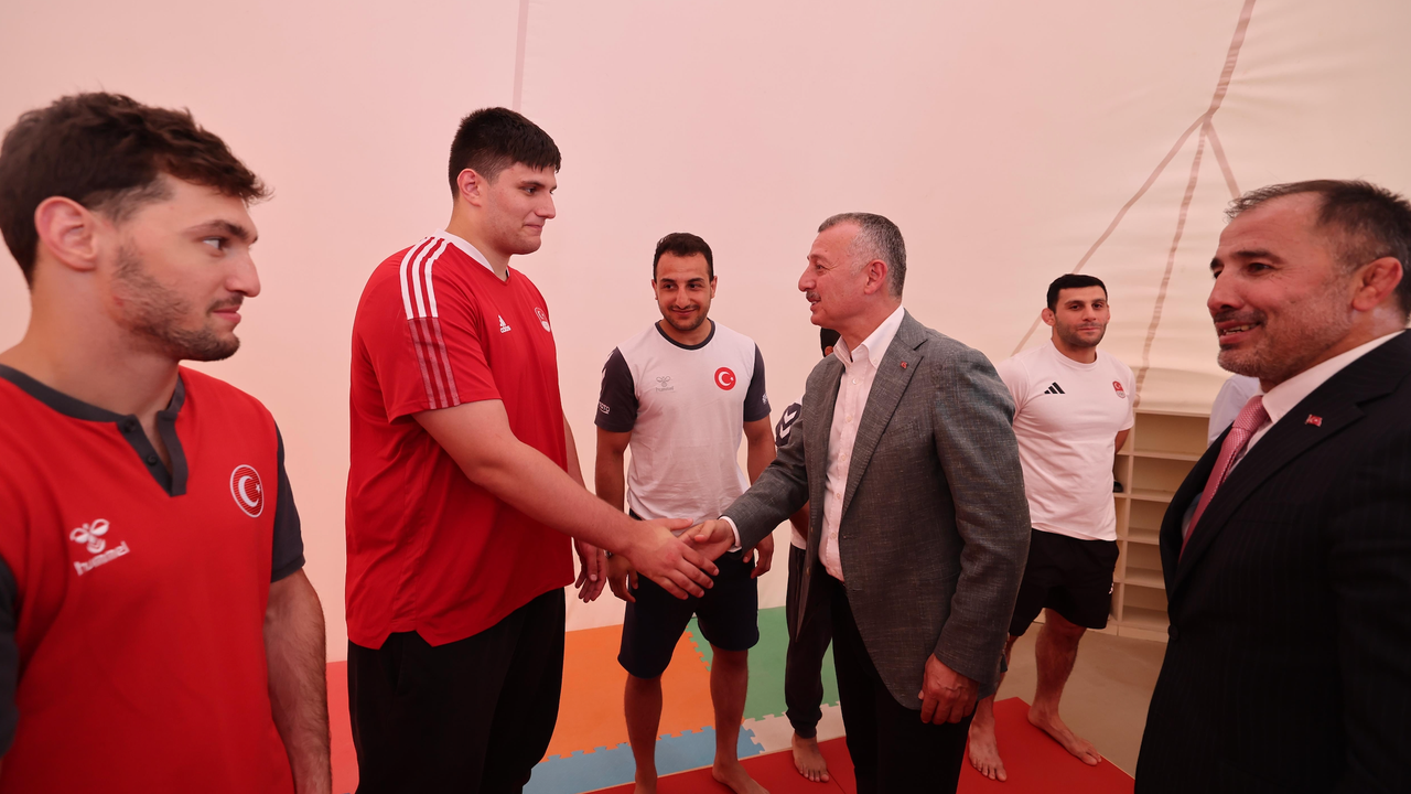 Spor Merkezinin açılışını Başkan Büyükakın yaptı;  Emre Yazgan’ın adı bu salonda yaşatılıyor
