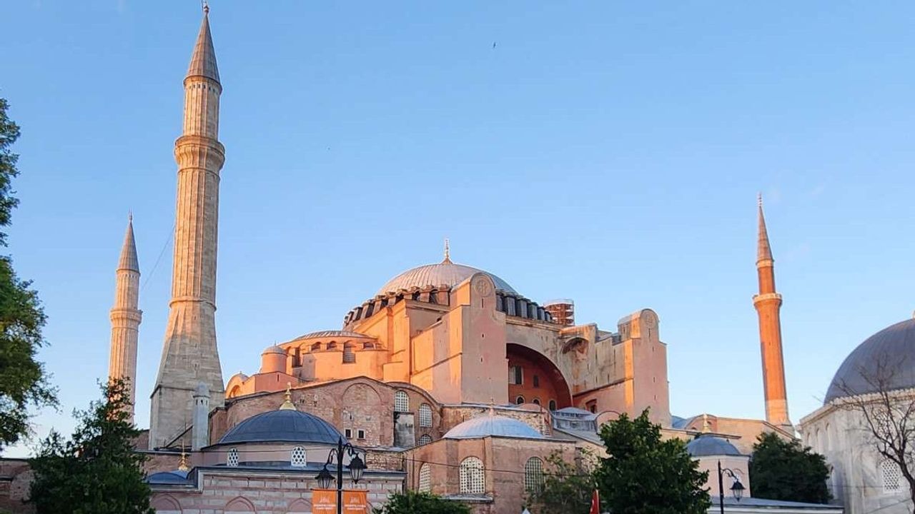 Fethin sembolü Ayasofya Camii'nin ibadete açılmasının 5'inci yıl dönümü