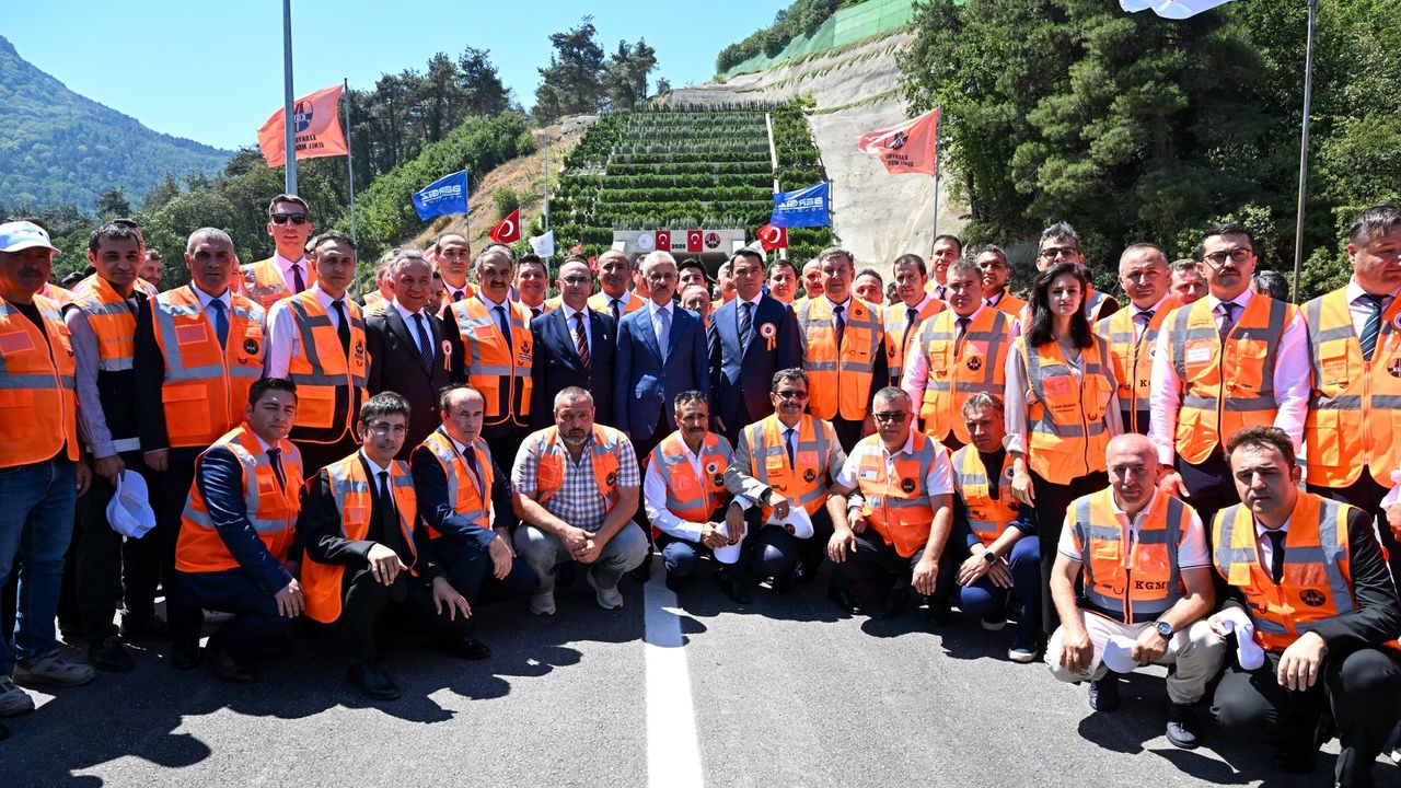 Ulaştırma Bakanı Uraloğlu: Doğancı Tüneli ile 15 dakikalık yol 3 dakikaya indi