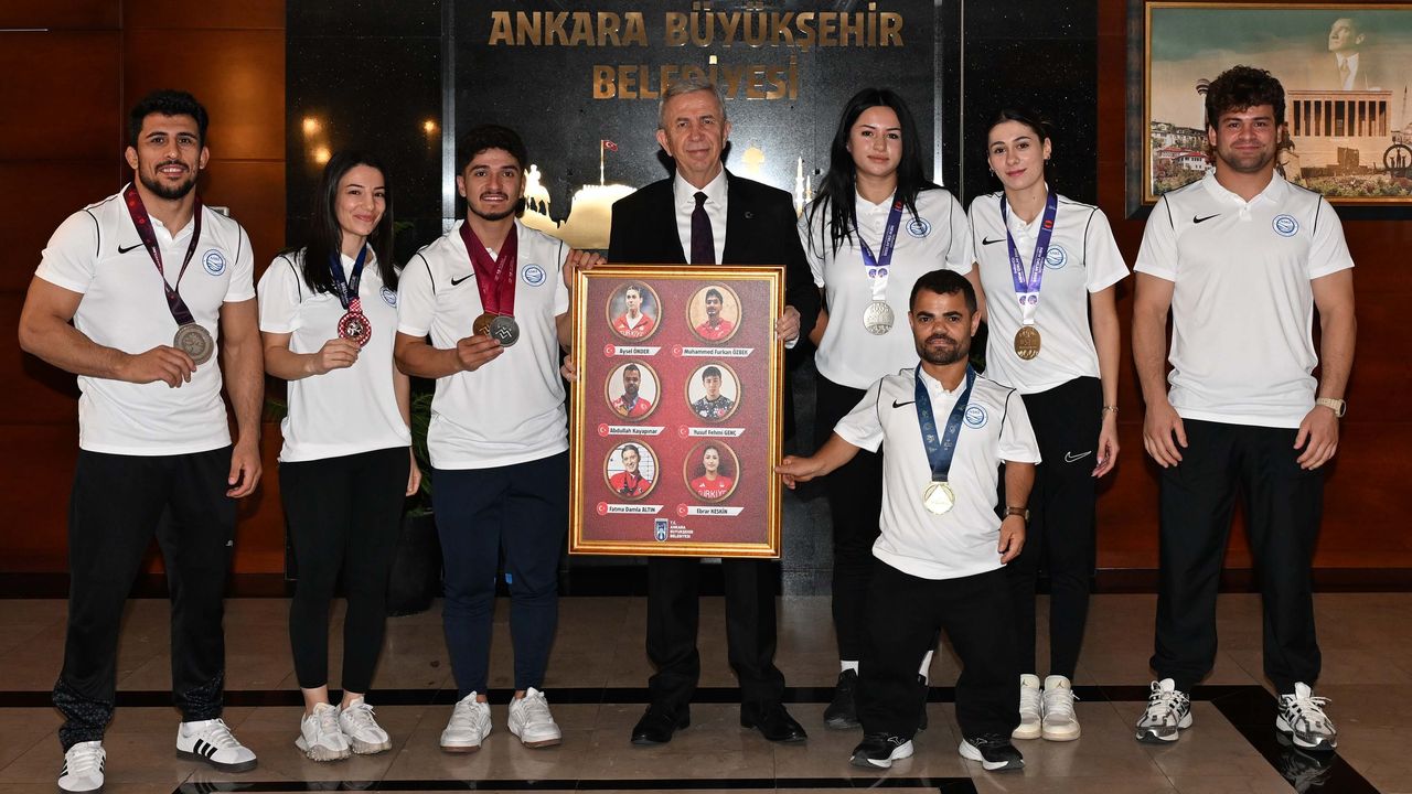 Mansur Yavaş, ASKİ Spor’un şampiyon sporcularını ağırladı