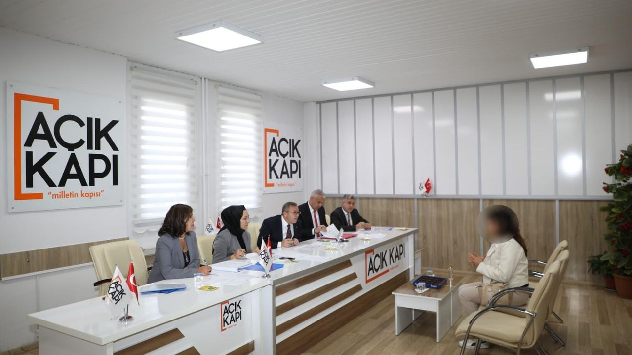 Kars Valisi Ziya Polat vatandaşları dinledi: "Milletimizin hizmetindeyiz"