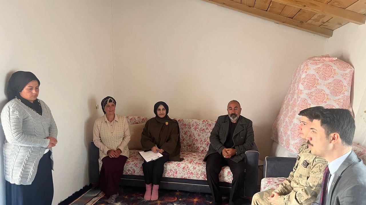 Digor Kaymakam Kahraman, hane ziyaretlerini Sürdürüyor