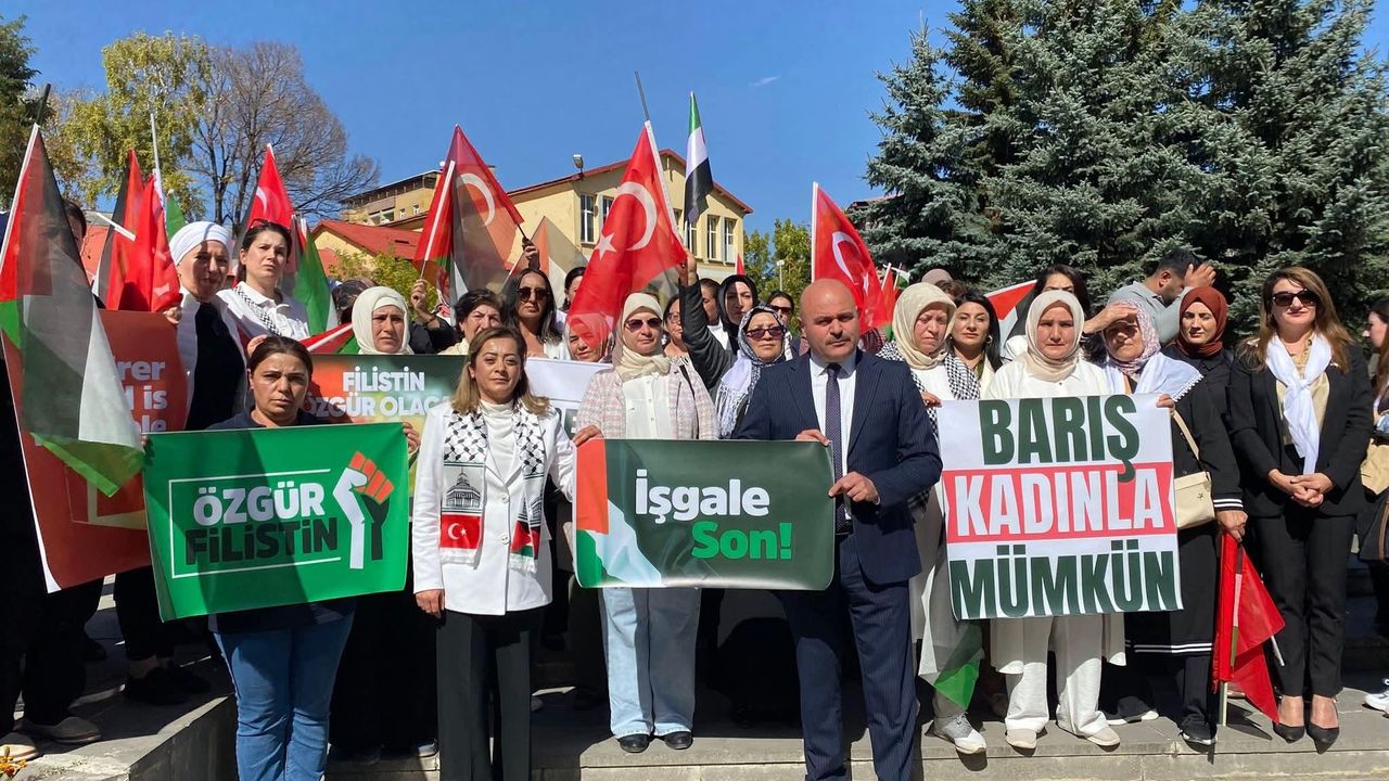 "Gazze için sessiz çığlık" etkinliği Kars'ta da eş zamanlı gerçekleştirildi
