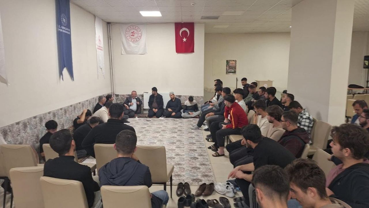 Müftü Yıldız, gençlerle "Peygamberimiz ve Gençlik" konulu söyleşide buluştu