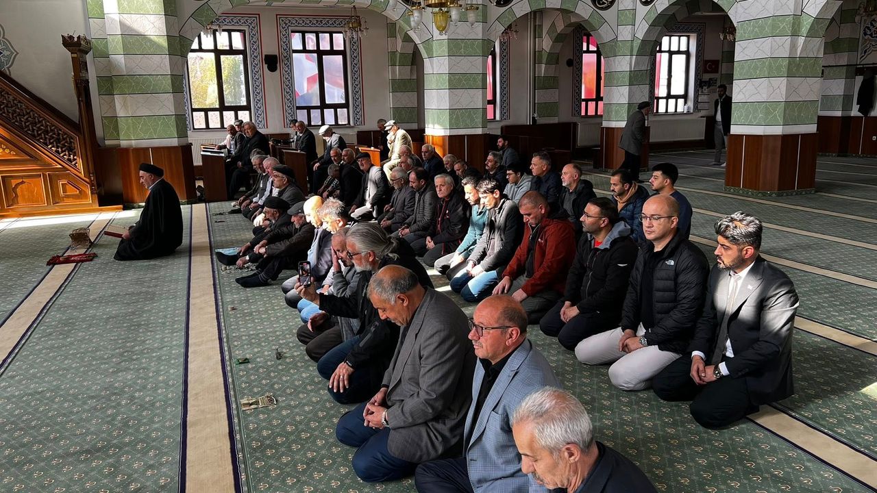 Kars'ta Gazi Mustafa Kemal Atatürk için Kur’an-ı Kerim tilaveti