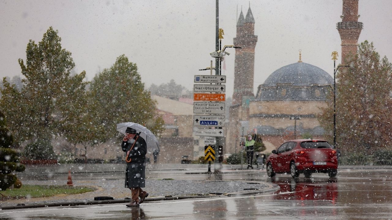 Hafta sonu yurt genelinde yağış etkisini artıracak: 27 ile “sarı” uyarı