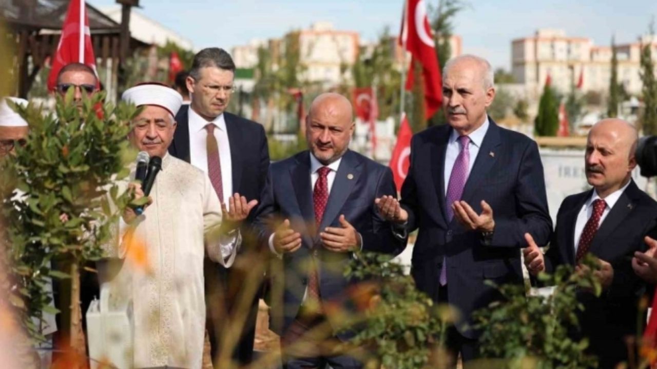 TBMM Başkanı Kurtulmuş deprem şehitleri kabristanı ziyaret etti