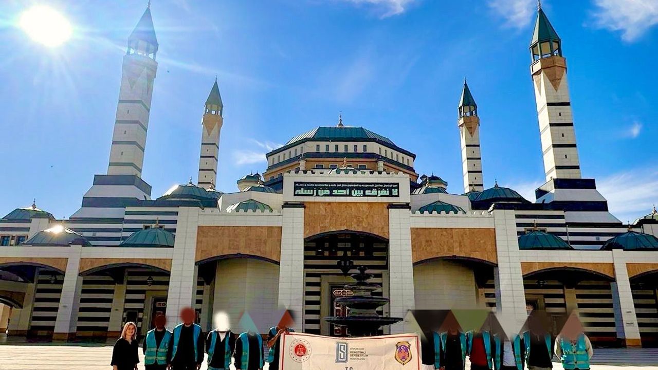 İl Müftüsü Celal Büyük ve Cumhuriyet Başsavcı Vekili Özgür Celbek'ten bahçıvan hükümlülere Teşekkür