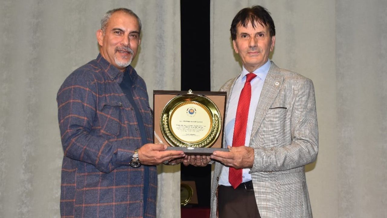 Depremin 3 Yıllık Acısını Taşıyan Şehrimden Uzakta Aldığım Ödül Unutulmaz Moral Oldu Bana