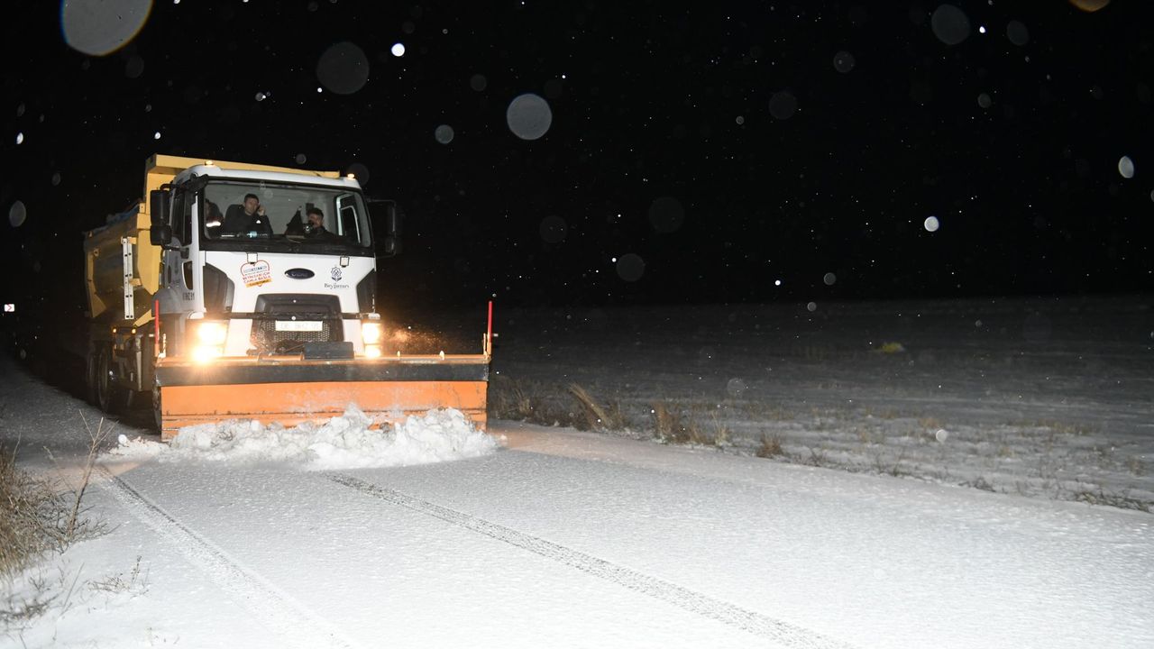 Beypazarı’nda kar yağışı dolayısıyla kapalı yol yok