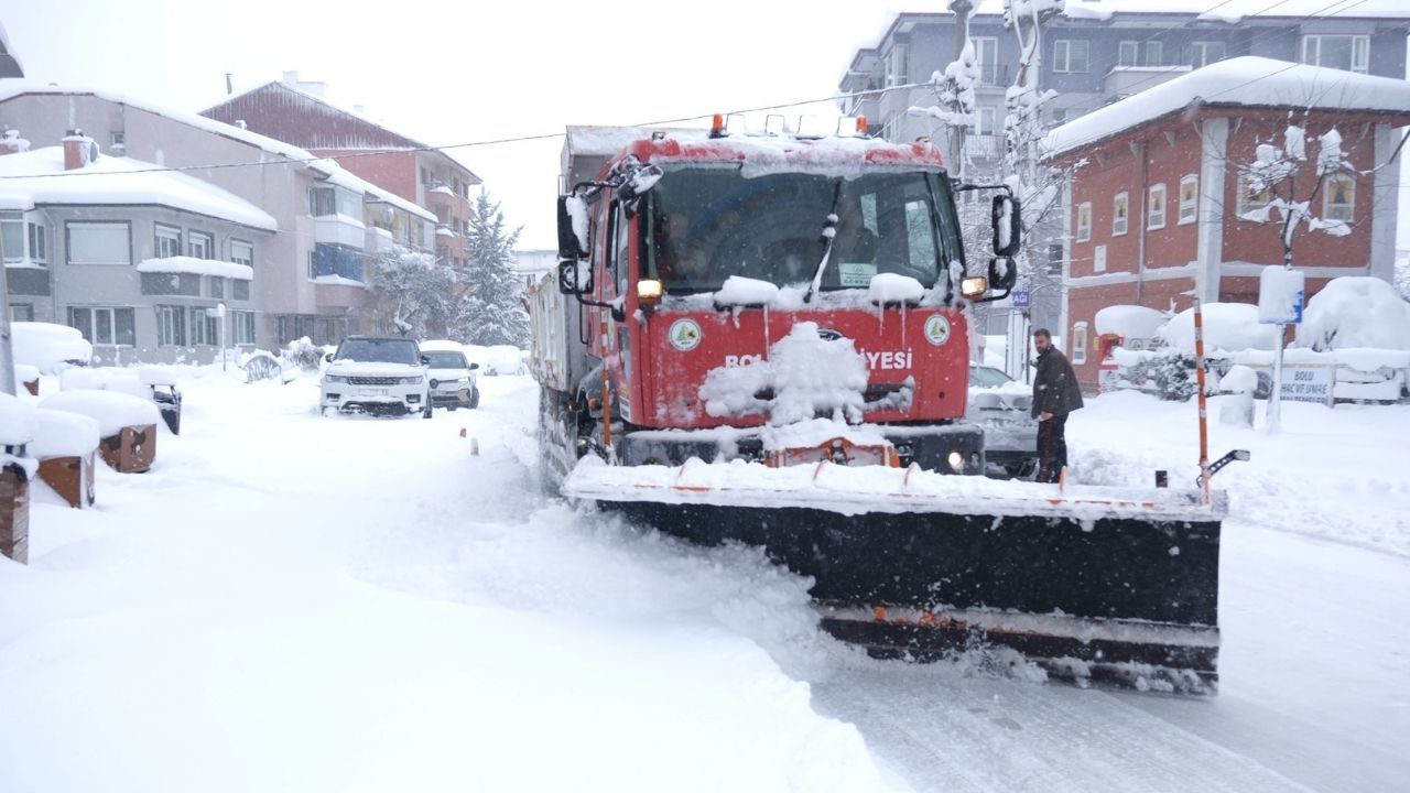 Bolu’da yoğun kar yağışı: 227 köy yolu ulaşıma kapandı