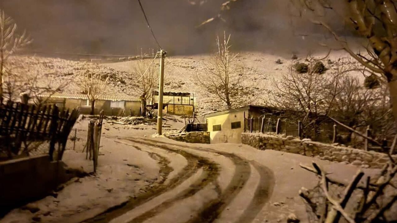 Feslikan yaylası beyaza büründü