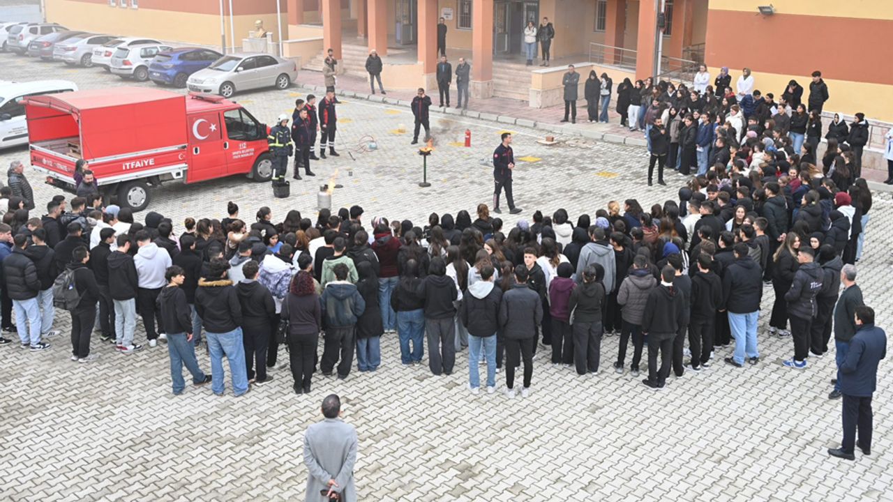 Isparta Belediyesi İtfaiye Müdürlüğü’nden öğrencilere yangın eğitimi