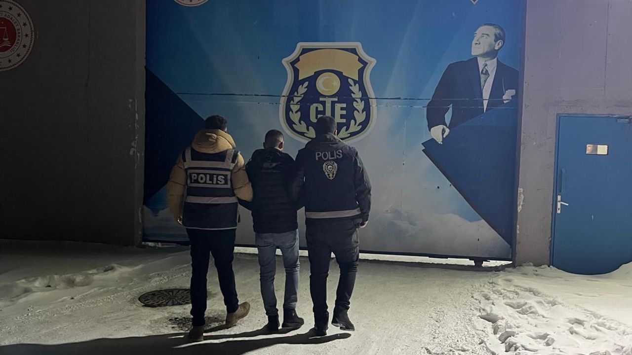 Sarıkamış'ta Uyuşturucu Ticareti Suçundan 15 Yıl Hapis Cezası Bulunan Firari Yakalandı!