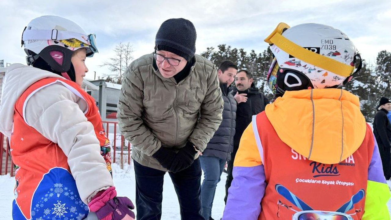 Kristal Kar Diyarında Vali Polat ve "Surfer Boy" Sarıkamış’ta