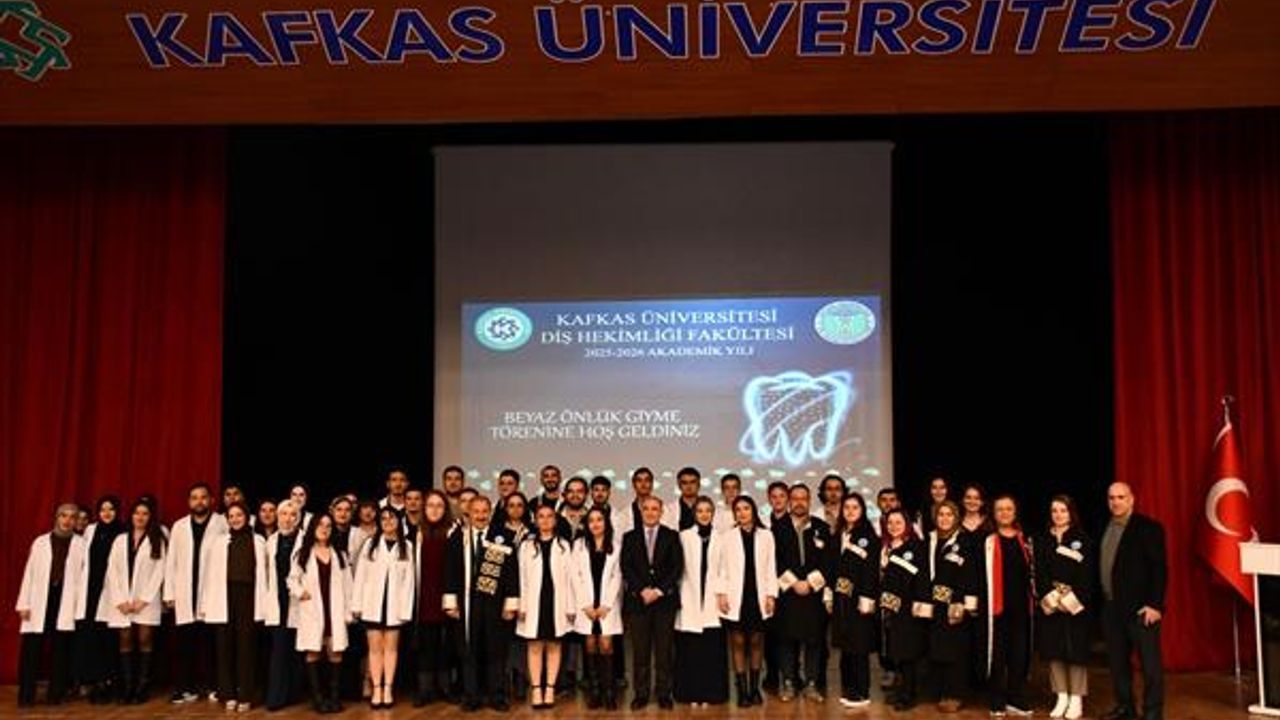 Kars Kafkas Üniversitesi İsmail Aytemiz Diş Hekimliği Fakültesi'nde beyaz önlük heyecanı