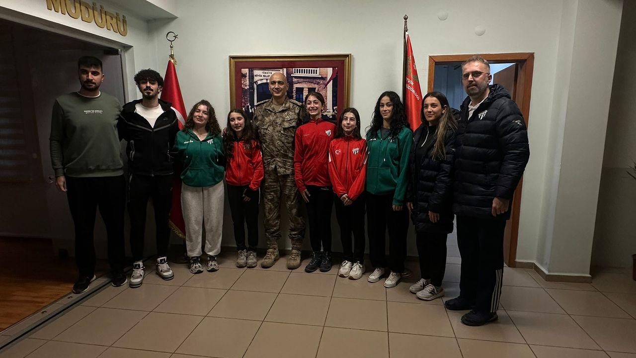 Artvinspor’dan İl Emniyet Müdürüne ziyaret