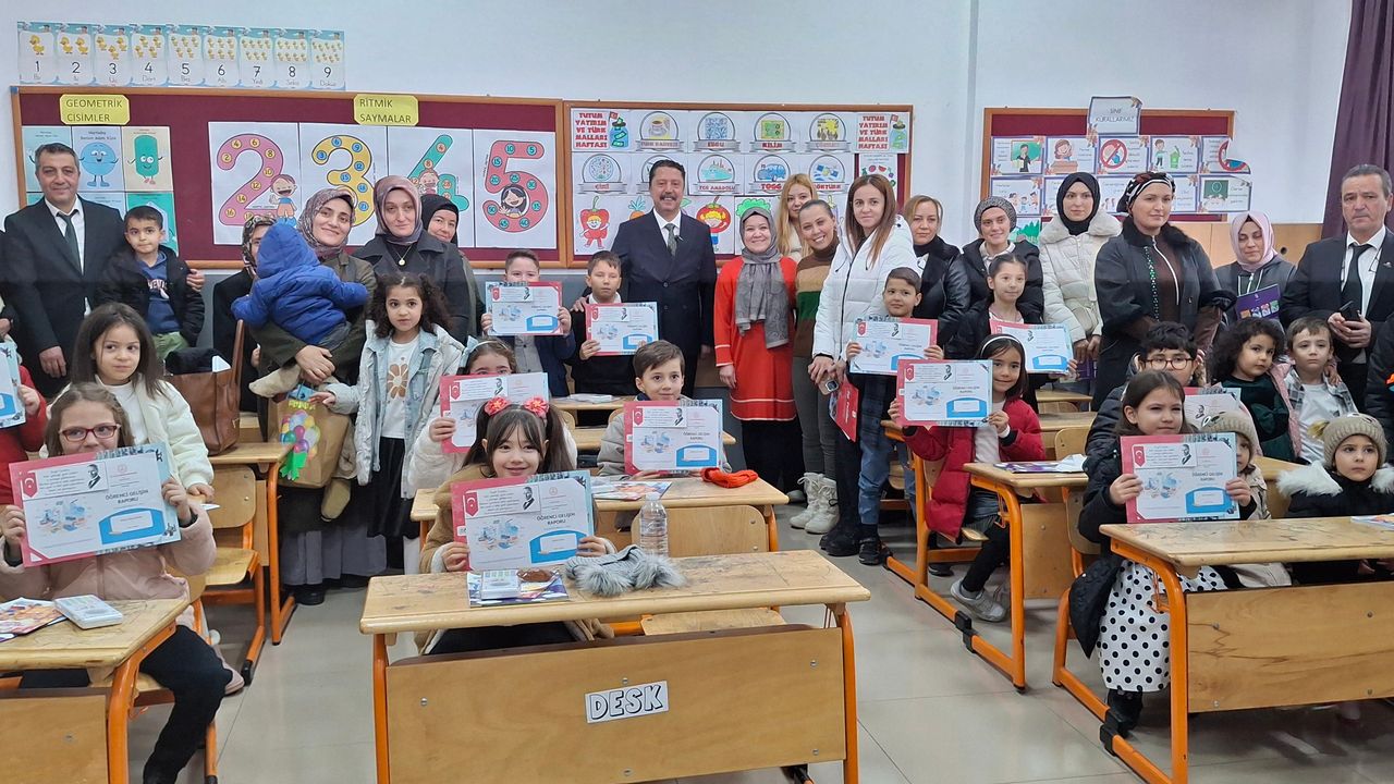 Okullarda karne heyecanı yaşandı