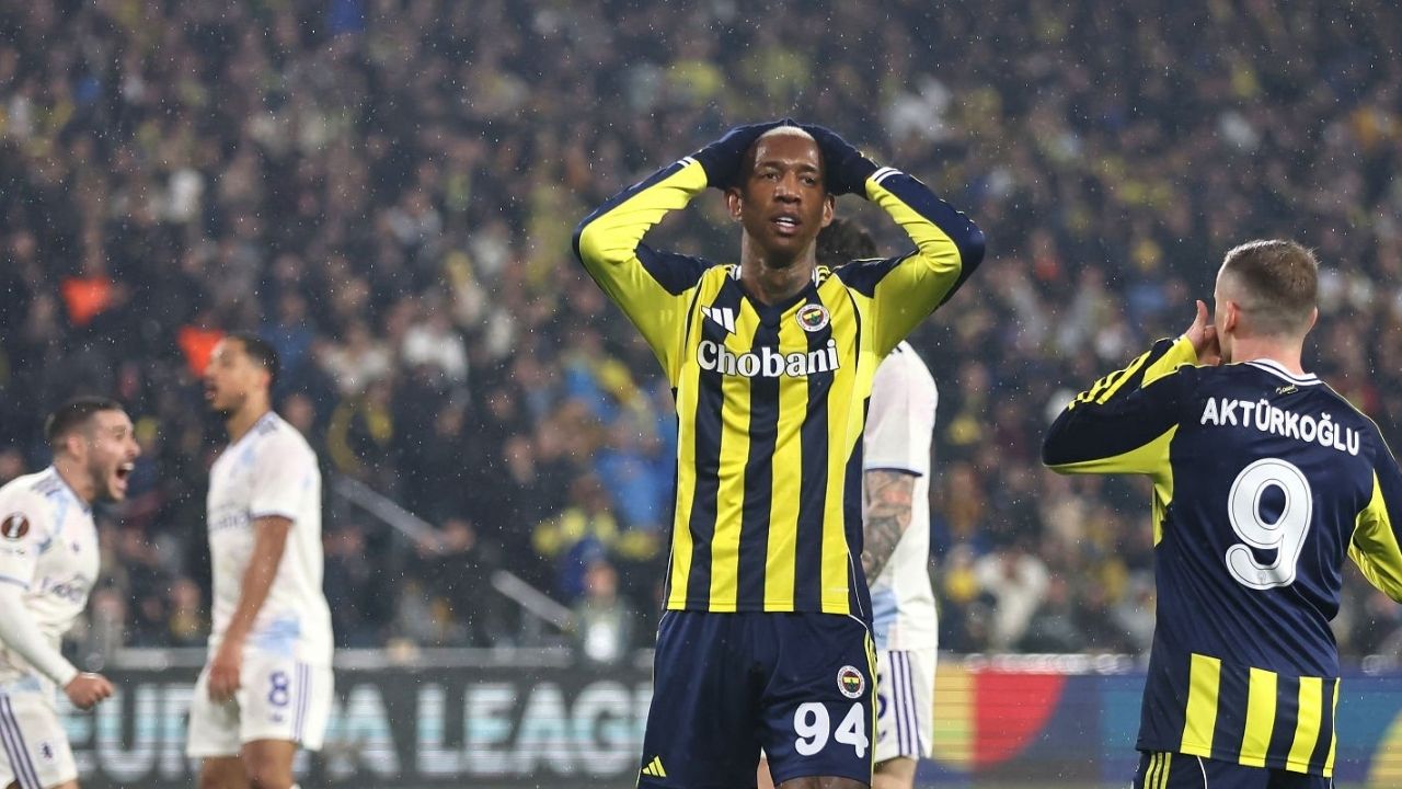 Fenerbahçe evinde Aston Villa'ya tek golle mağlup oldu