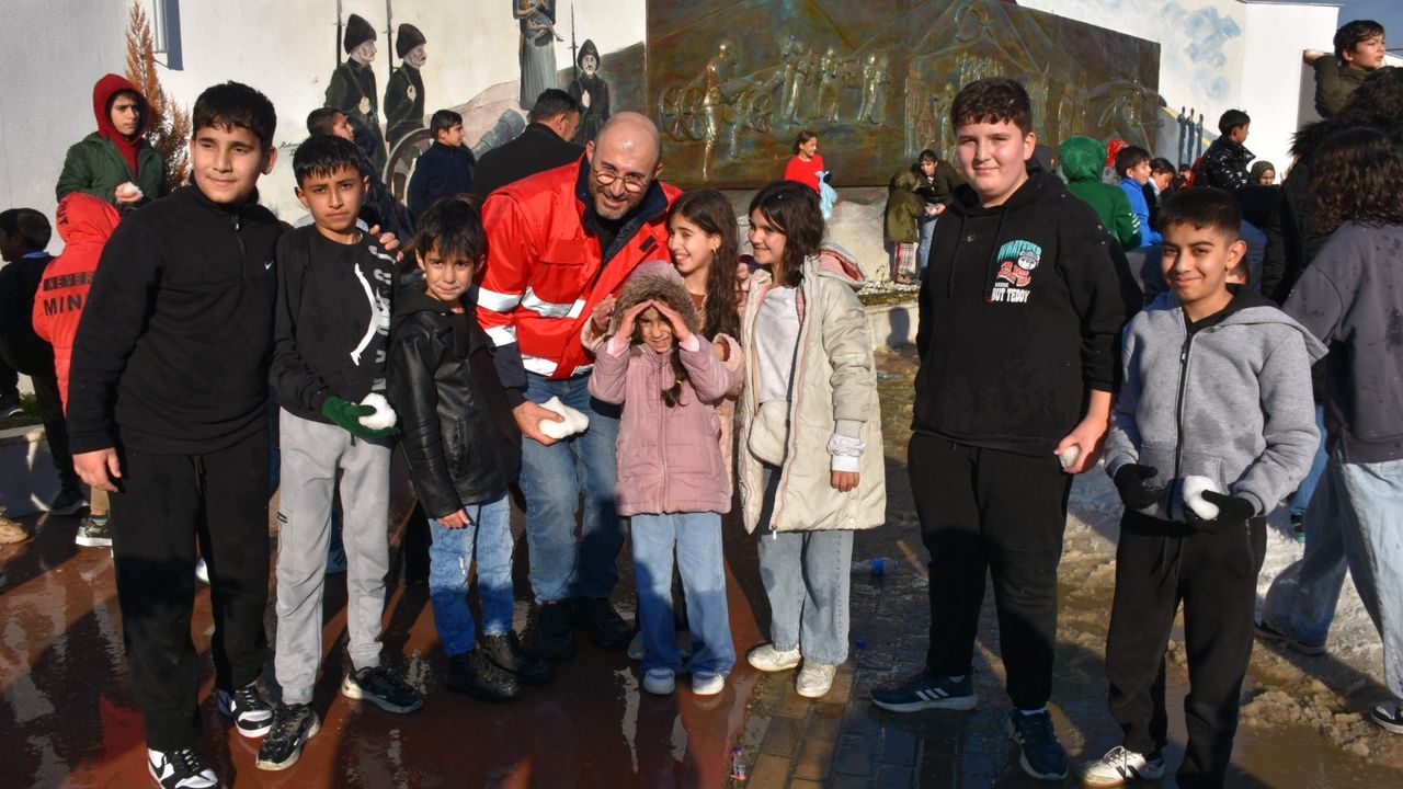 Aydın’ın dağlarındaki kar, Germencik’te çocuklarla buluştu