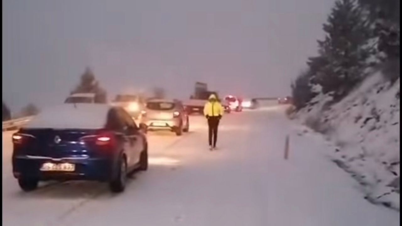 Karabel Geçidi’nde Kar yağışı ulaşımı durdurdu
