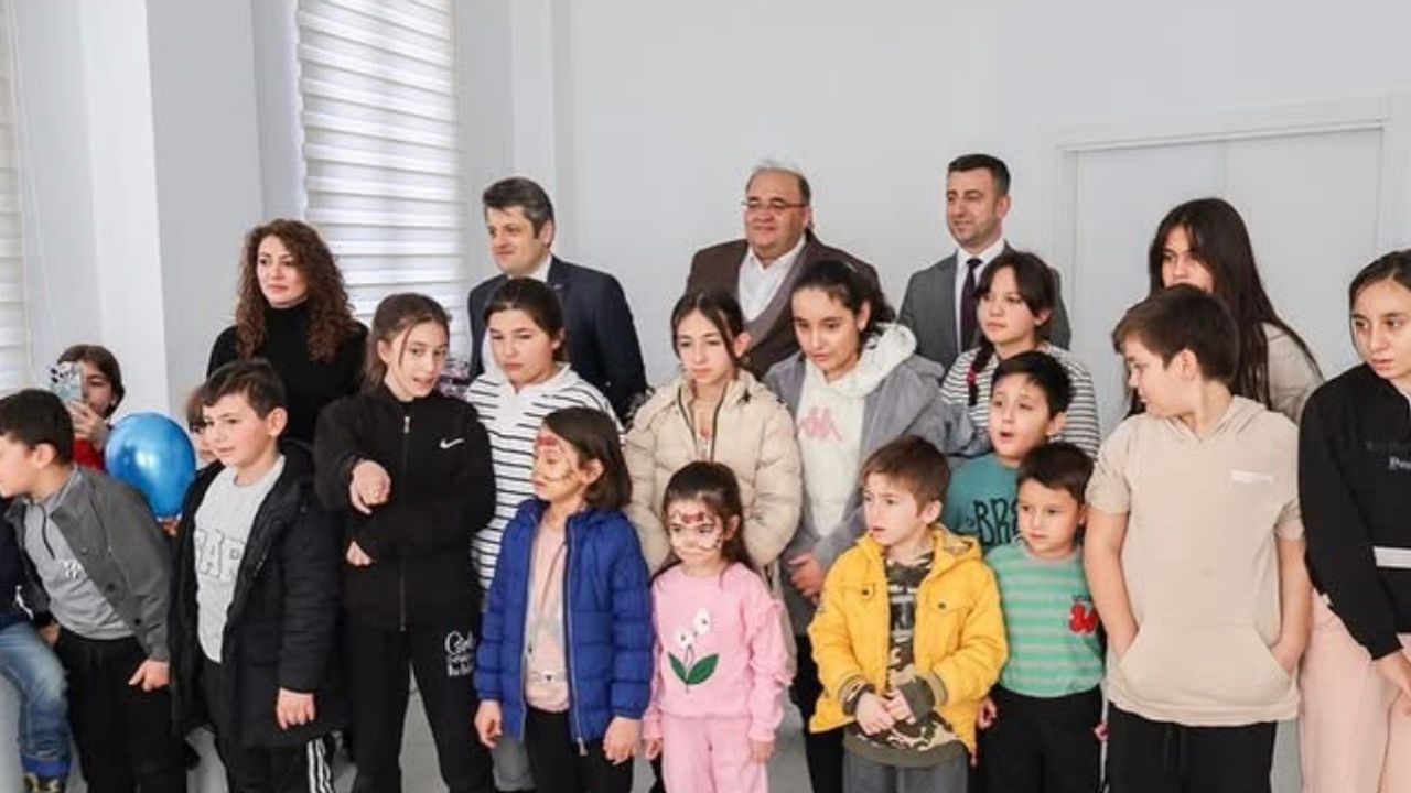 Başkan Parlak’tan çocuklara yarıyıl sürprizi