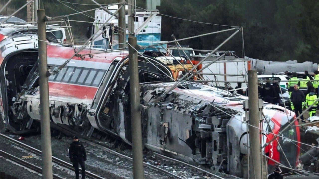 İspanya’da iki hızlı tren çarpıştı: 39 kişi hayatını kaybetti