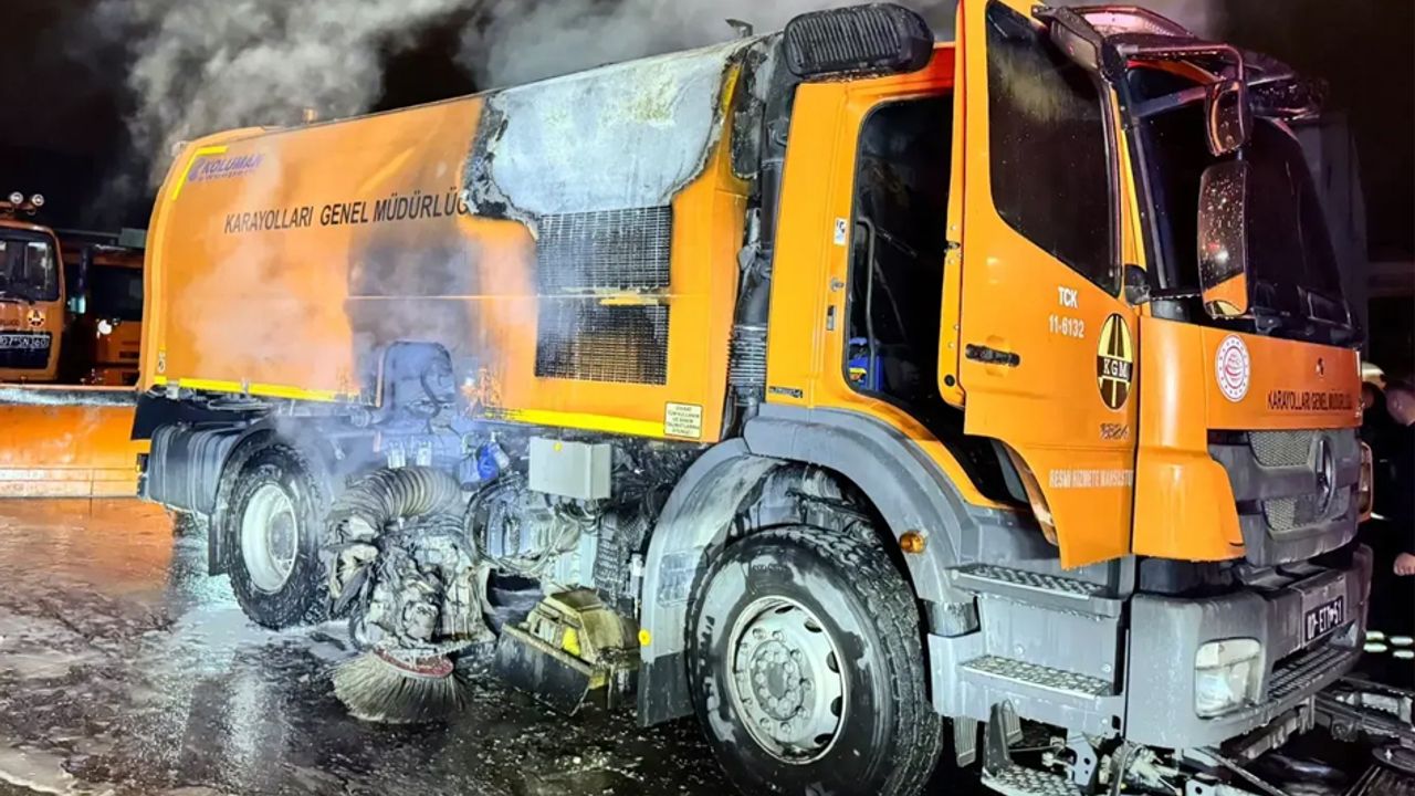 Isparta’da Karayolları kamyonu alev alev yandı