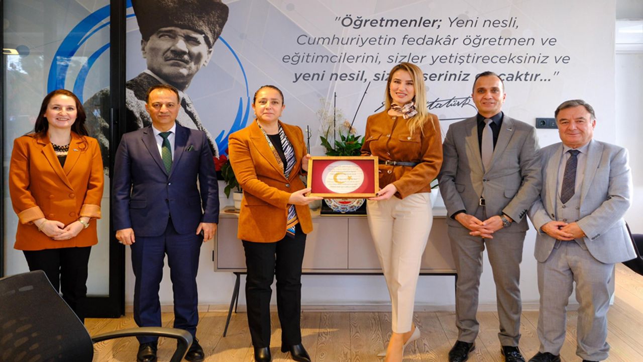 Burdur Valisi Bilgihan’dan Uğur kurs merkezi’ne ziyaret