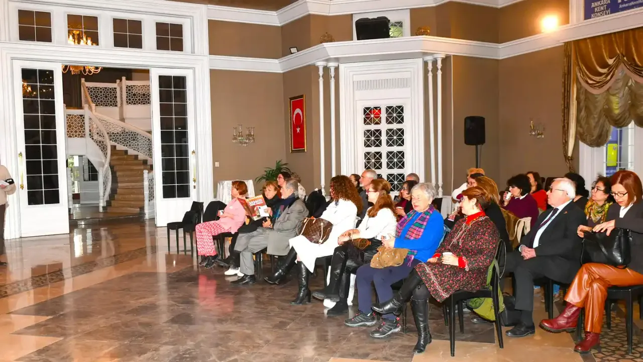 AKK'de "Kitaplık Söyleyişileri" devam ediyor: Şimdi de "Küçük Prens" eseri başkentlilerle buluştu