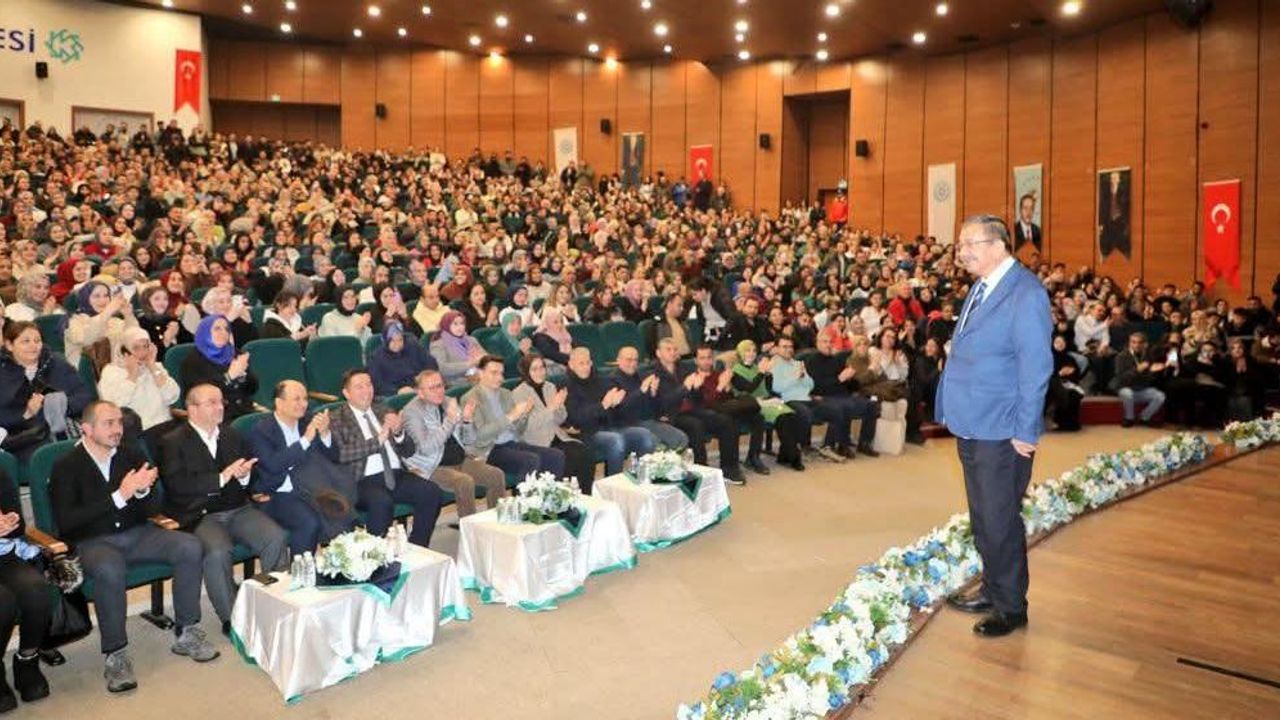 Kars’ta “Can Veren Pervaneler” söyleşisine yoğun katılım