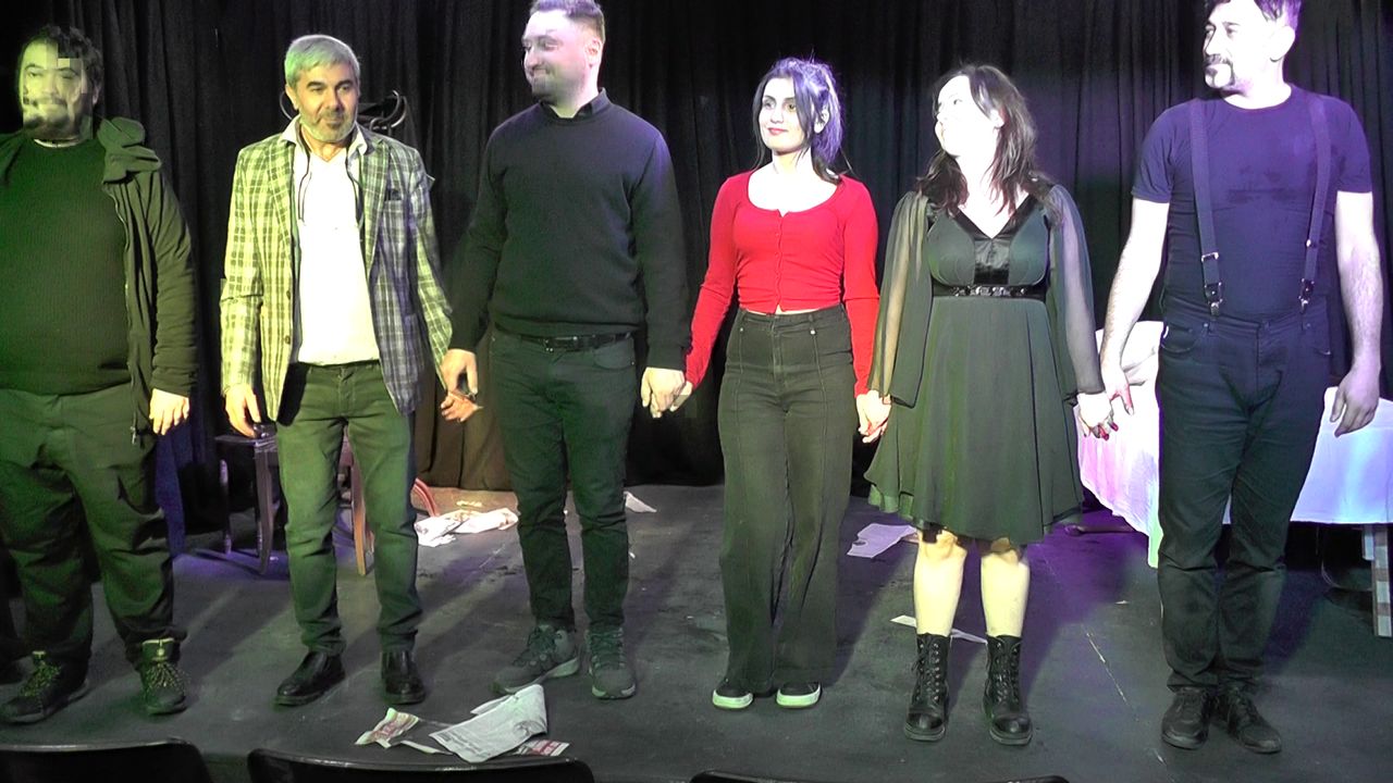 Esrarengiz Düşüş İstanbul prömiyerinde ilgi gördü