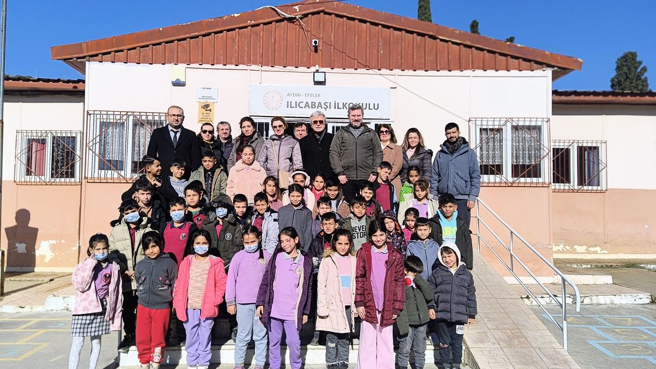 Aydın'da okul bahçeleri fidanlarla buluştu