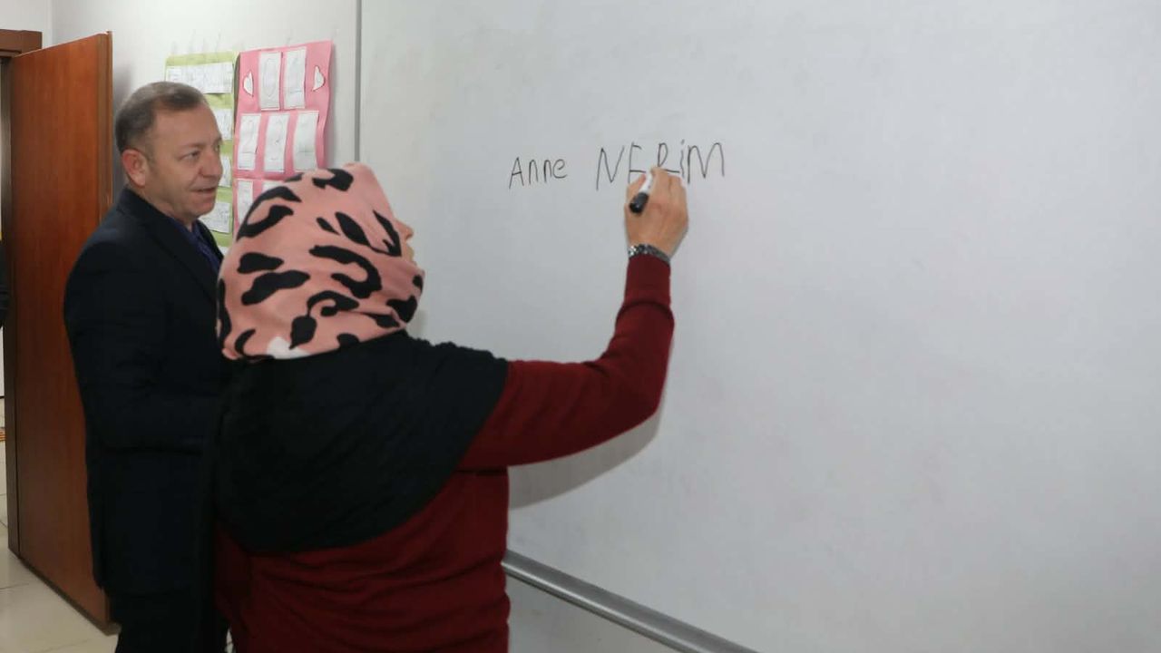 Vali Ziya Polat’tan ADEM’e Anlamlı Ziyaret: “Eğitimin yaşı yok”