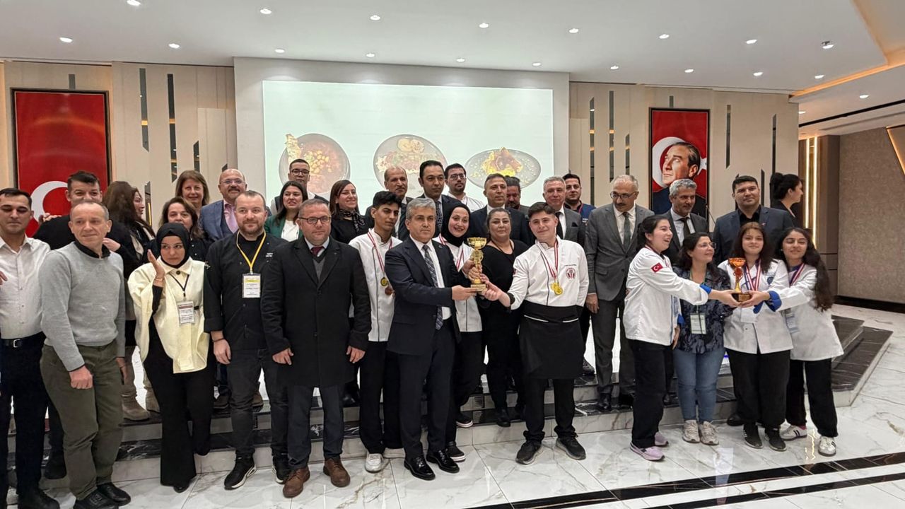 Nezihe Yalvaç Turizm MTAL Akdeniz bölge birincisi oldu