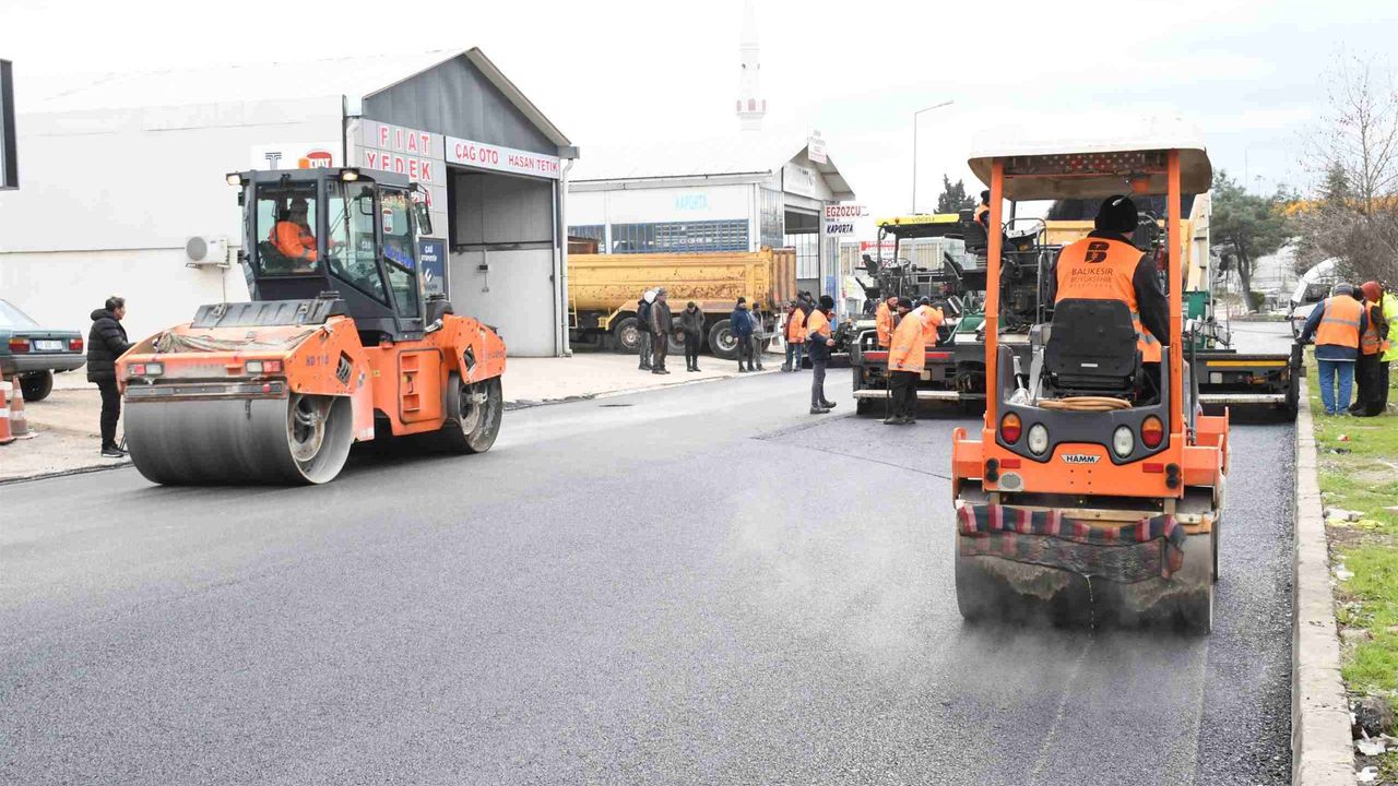  Büyükşehir, Küçük Sanayi Sitesi’nin yollarını yeniliyor